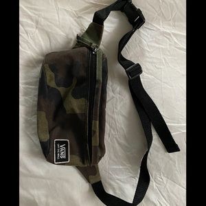 Vans camo fannypack